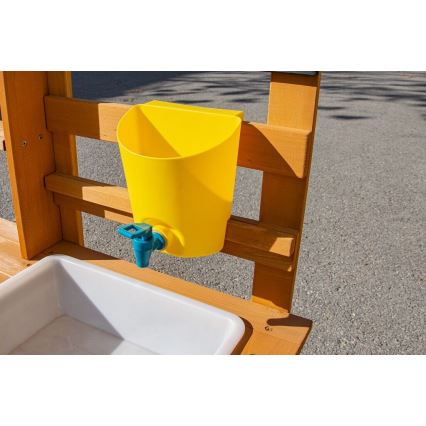 2Kids Toys - Dřevěná zahradní kuchyňka s dřezem