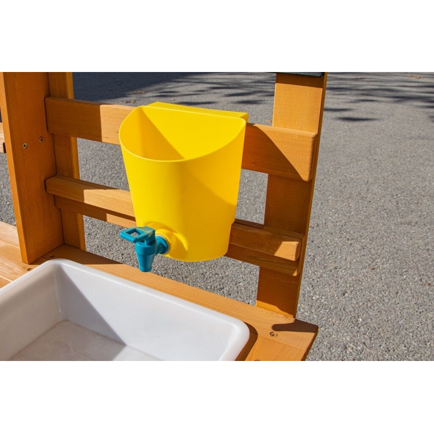 2Kids Toys - Dřevěná zahradní kuchyňka s dřezem