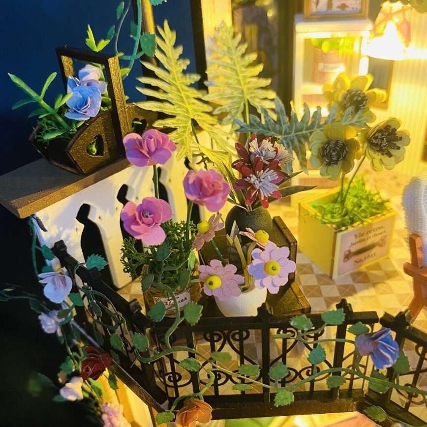 2Kids Toys - Miniatura domečku Darcyin květinový dům 2xAAA