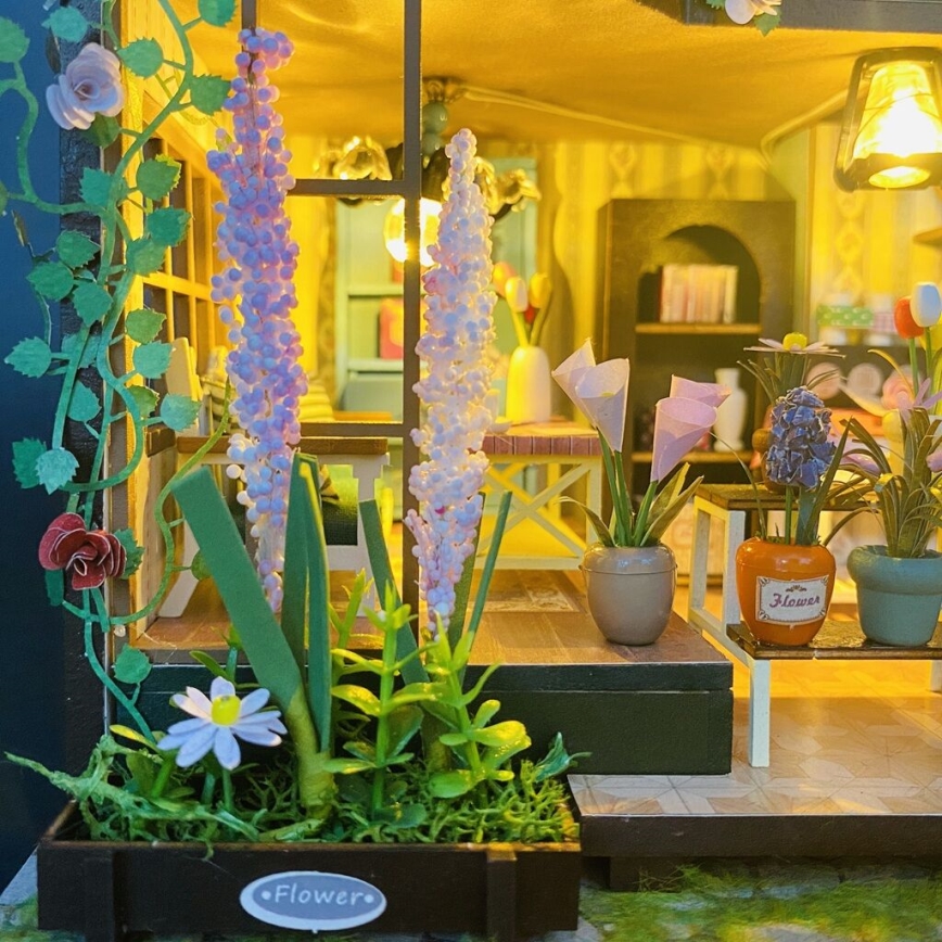 2Kids Toys - Miniatura domečku Darcyin květinový dům 2xAAA