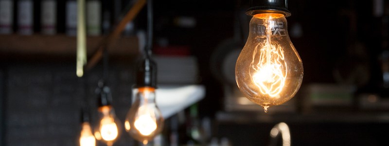 Kdy namontovat zářivku, LED, halogenovou či klasickou žárovku?