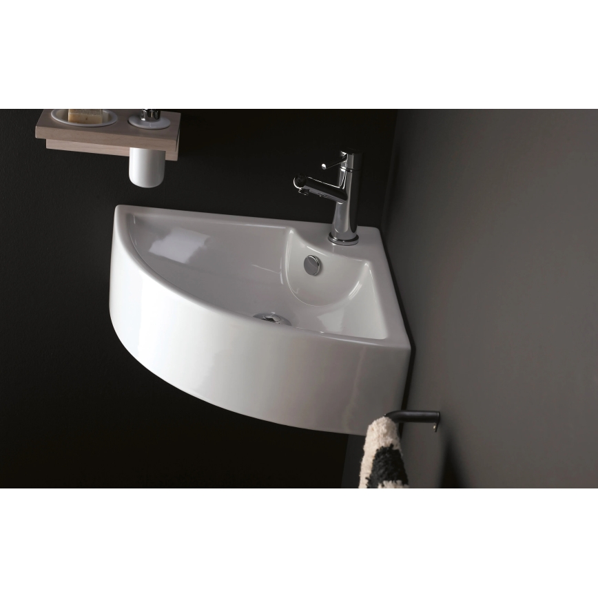 Bathco 0043 - Rohové závěsné umyvadlo OPORTO 64,5x47 cm porcelán/bílá