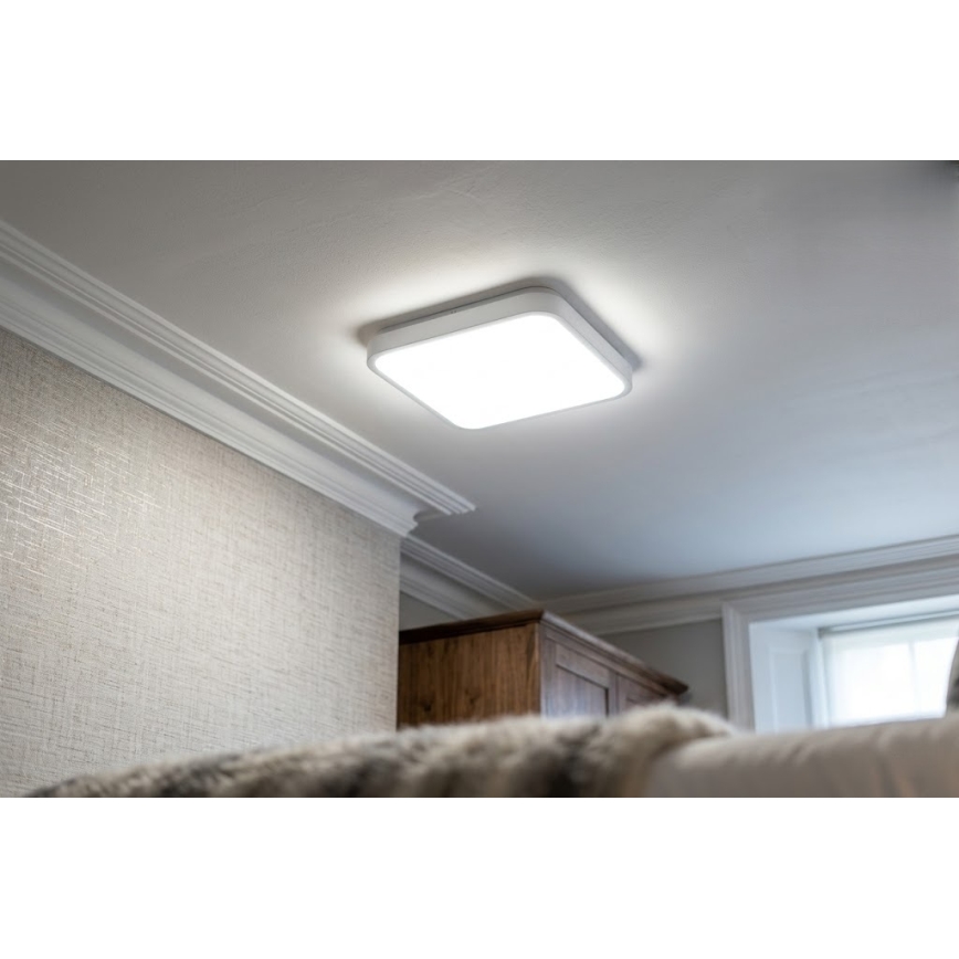 BRILAGI - LED Koupelnové stropní svítidlo se senzorem ZENNA LED/24W/230V 34,5x34,5 cm IP44 bílá + dálkové ovládání