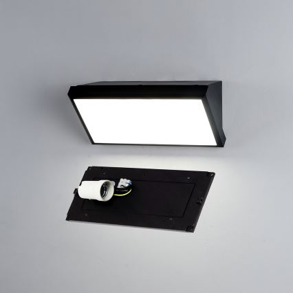 BRILAGI - LED RGBW Stmívatelné venkovní nástěnné svítidlo TRIANGLE 1xE27/12W/230V 2700-6500K IP65 černá
