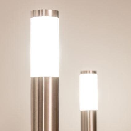 BRILAGI - LED Stmívatelná venkovní lampa se zásuvkou ELIA 1xE27/6W/230V 2700-6500K IP44 Wi-Fi 50 cm matný chrom