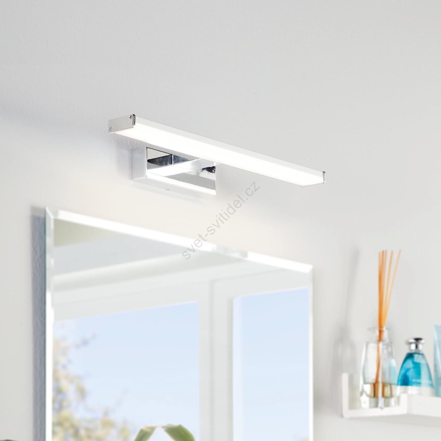 eglo-79532-led-koupelnove-osvetleni-zrcadla-sarnor-led-7-4w-230v-40-cm-ip44-chrom-img-eg79532-fd-3.jpg
