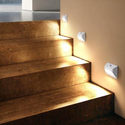 LED Nabíjecí schodišťové svítidlo se senzorem pohybu a soumraku STEP LIGHT LED/0,3W/3,7V 2200 mAh IP53 bílá