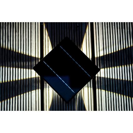 LED Solární nástěnné svítidlo se senzorem LED/2W/5V IP54 1300 mAh