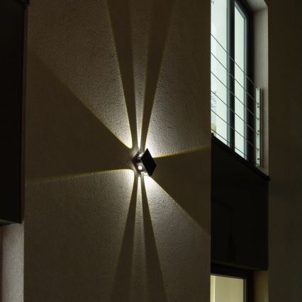 LED Solární nástěnné svítidlo se senzorem LED/2W/5V IP54 1300 mAh