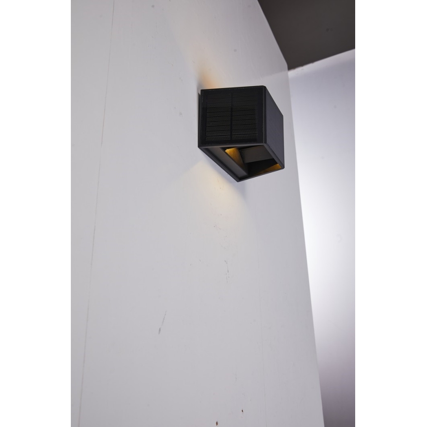LED Solární nástěnné svítidlo se senzorem LED/2W/5V IP54 1300 mAh