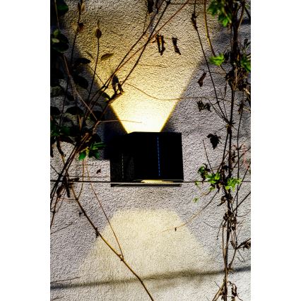 LED Solární nástěnné svítidlo se senzorem LED/2W/5V IP54 1300 mAh
