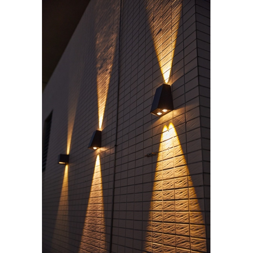 LED Solární nástěnné svítidlo se senzorem LED/2W/5V IP54 1300 mAh