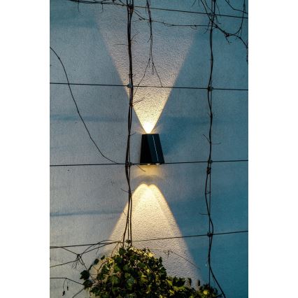 LED Solární nástěnné svítidlo se senzorem LED/2W/5V IP54 1300 mAh