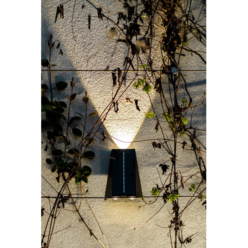 LED Solární nástěnné svítidlo se senzorem LED/2W/5V IP54 1300 mAh