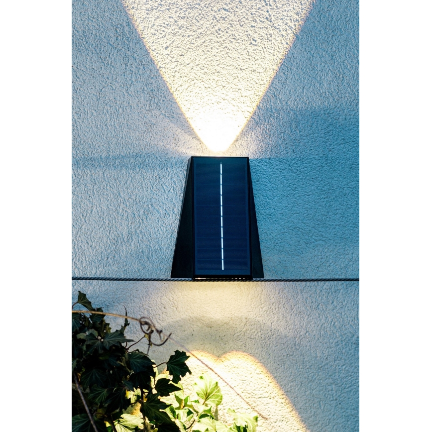 LED Solární nástěnné svítidlo se senzorem LED/2W/5V IP54 1300 mAh