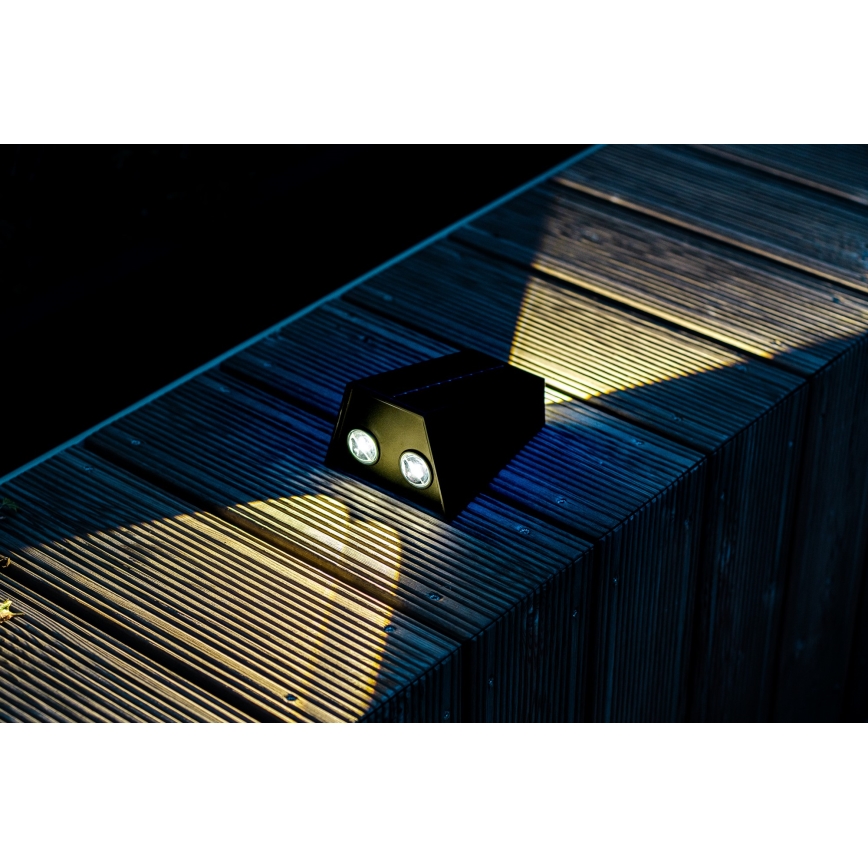 LED Solární nástěnné svítidlo se senzorem LED/2W/5V IP54 1300 mAh