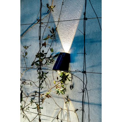 LED Solární nástěnné svítidlo se senzorem LED/2W/5V IP54 1300 mAh