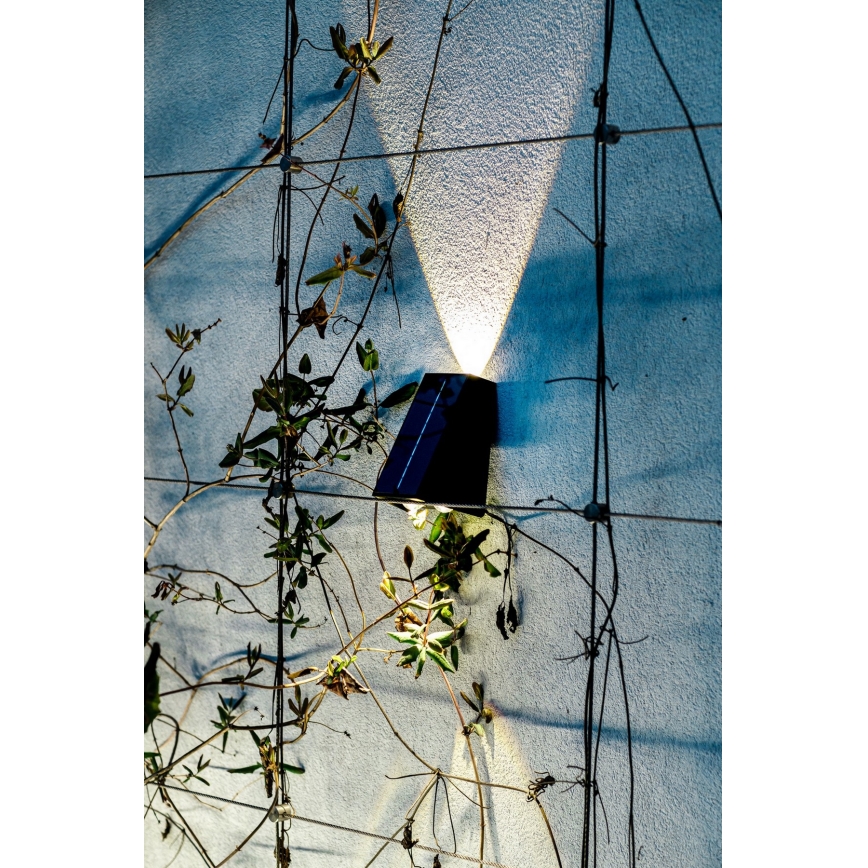 LED Solární nástěnné svítidlo se senzorem LED/2W/5V IP54 1300 mAh