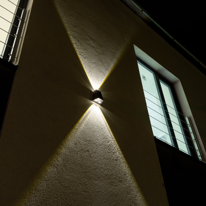 LED Solární nástěnné svítidlo se senzorem LED/2W/5V IP54 1300 mAh