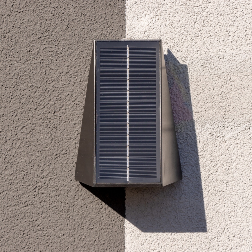 LED Solární nástěnné svítidlo se senzorem LED/2W/5V IP54 1300 mAh