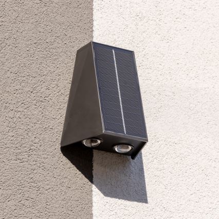 LED Solární nástěnné svítidlo se senzorem LED/2W/5V IP54 1300 mAh