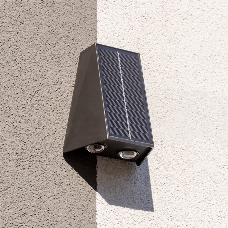 LED Solární nástěnné svítidlo se senzorem LED/2W/5V IP54 1300 mAh