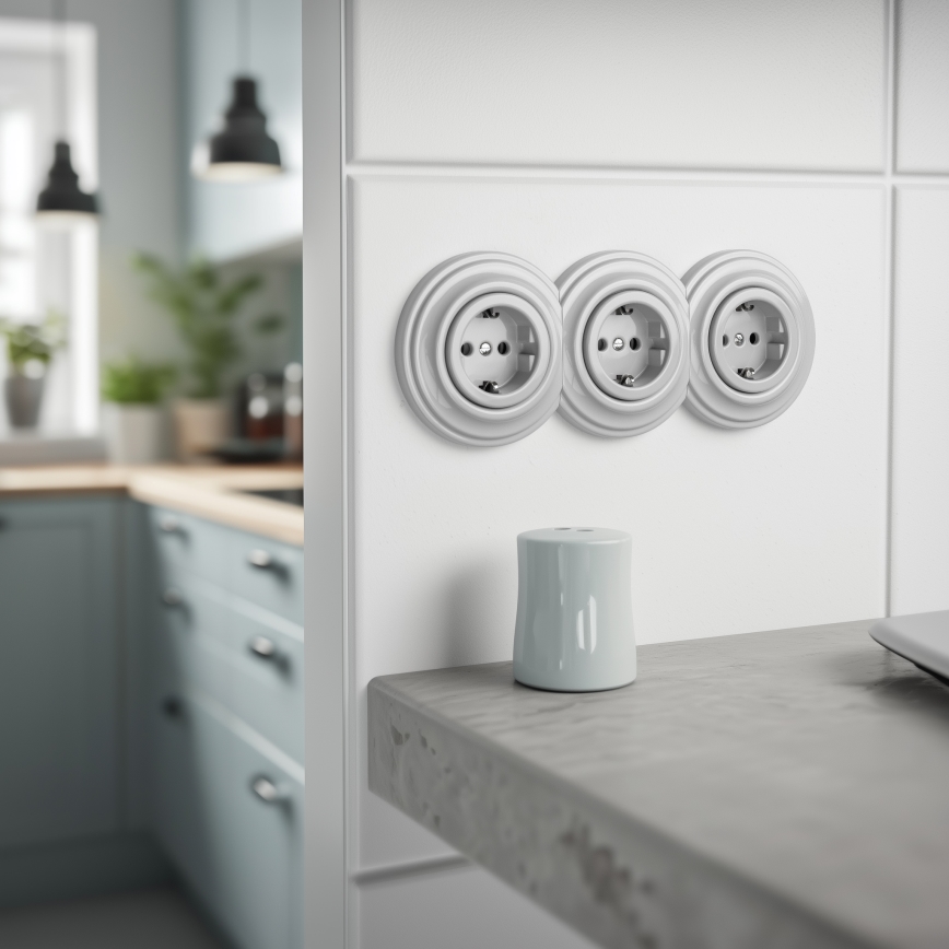 Kliklap - Trojitá retro zásuvka domovní s rámečkem SCHUKO 230V keramická bílá