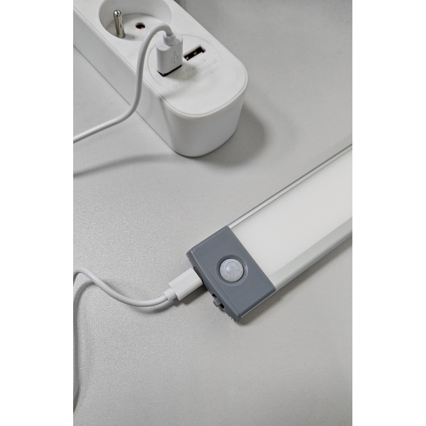 LED Nabíjecí osvětlení nábytku se senzorem LED/3,5W/5V USB 800 mAh 4200K 46 cm