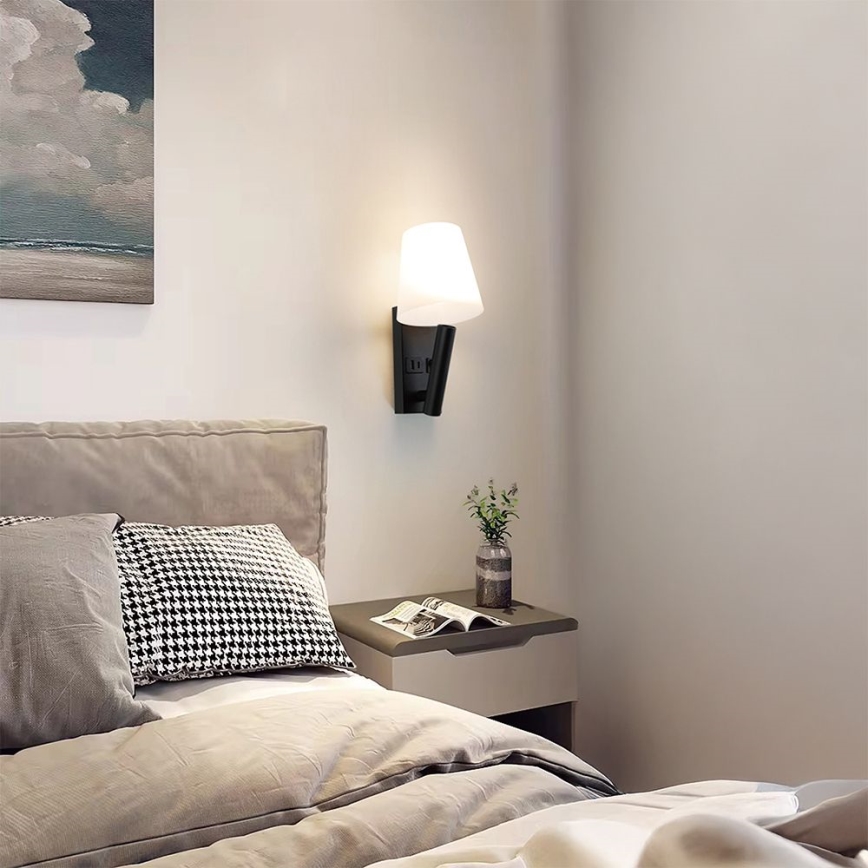 LED Nástěnná lampa s USB portem LED/2W/230V 3000K černá/bílá