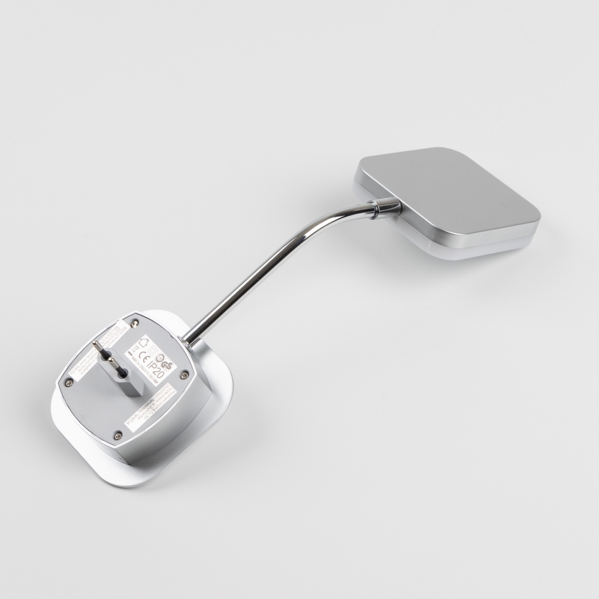 LED Nástěnná lampička do zásuvky LED/3,2W/230V lesklý chrom