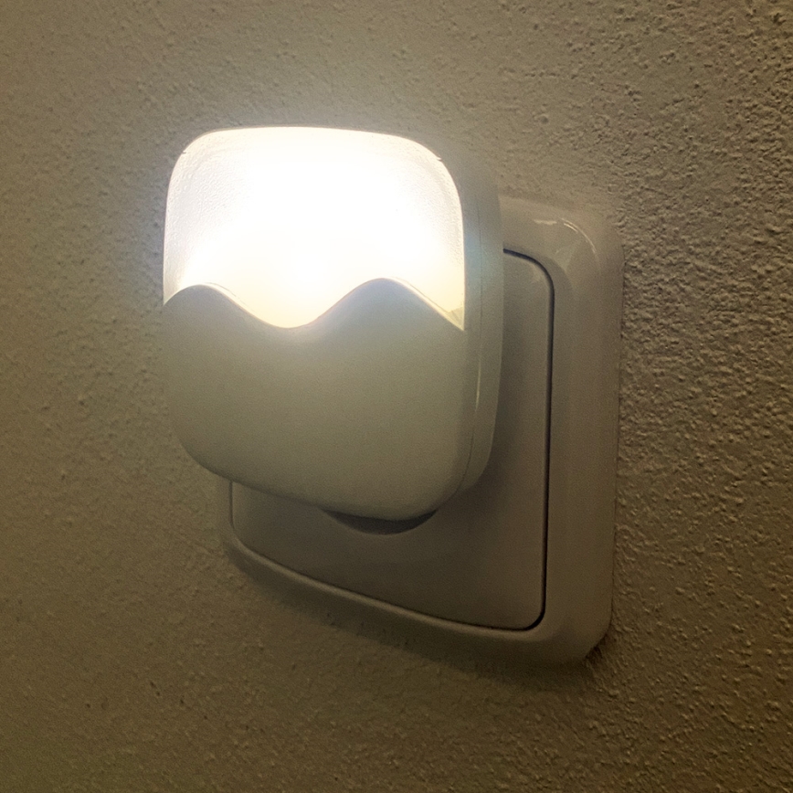 LED Noční světlo se senzorem SAMSUNG CHIP LED/0,5W/230V 60mm 3000K hranatý