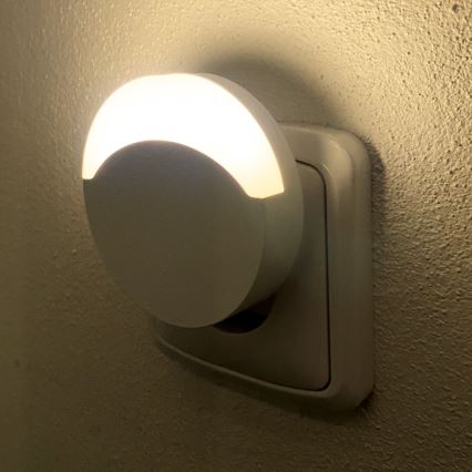 LED Noční světlo se senzorem SAMSUNG CHIP LED/0,5W/230V 65mm 3000K kulatý