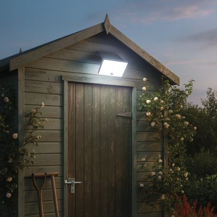 LED Reflektor se senzorem a solárním panelem FUJI LED/8W/3,7V 2000 mAh IP44