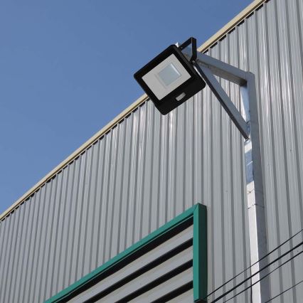 LED Reflektor se senzorem LED/50W/230V 6500K IP65 černá