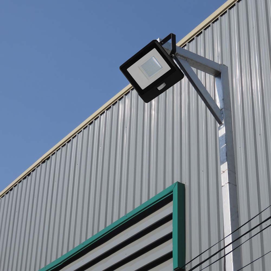 LED Reflektor se senzorem LED/50W/230V 6500K IP65 černá