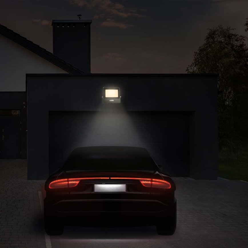 LED Reflektor se senzorem LED/50W/230V 6500K IP65 černá
