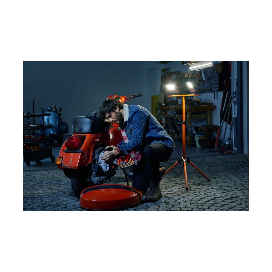 LED Reflektor se stojanem 2xLED/50W/230V IP65