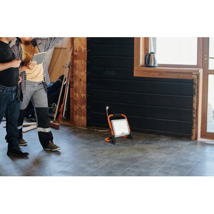 LED Reflektor se stojanem LED/100W/230V 4500K IP65 oranžová