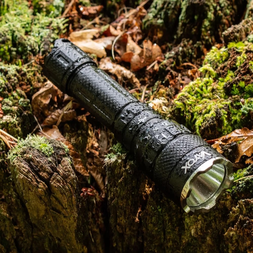 LED RGBW Stmívatelná nabíjecí svítilna LED/15W/5V IP66 1500 lm 2000 mAh