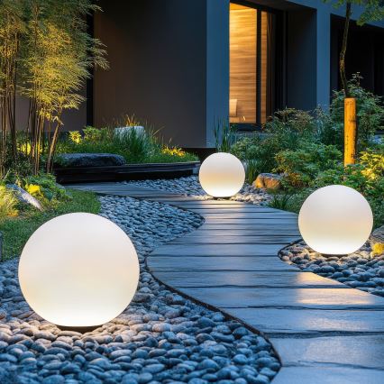 LED RGBW  Stmívatelná solární lampa GARDEN BALL LED/5W/3,7V 3000K IP54 2200 mAh pr. 40 cm + dálkové ovládání