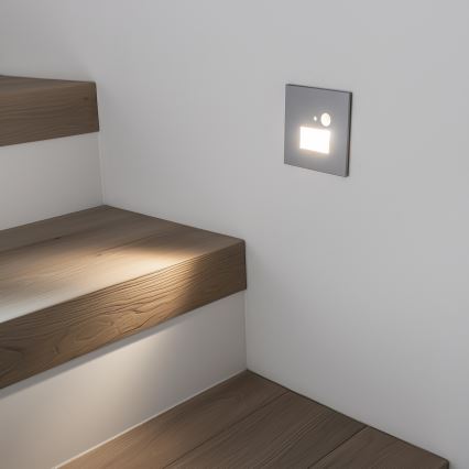 LED Schodišťové svítidlo se senzorem pohybu a soumraku LED/1,5W/230V 3000/4000/6000K stříbrná