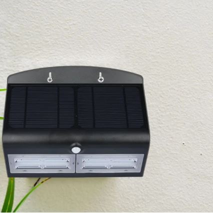 LED Solární nástěnné svítidlo se senzorem LED/7W/3,7V 4000K IP65 4000 mAh černá