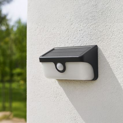 LED Solární nástěnné svítidlo se senzorem LINK LED/5W/3,7V IP65 černá