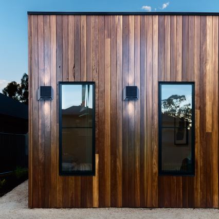 LED Solární nástěnné svítidlo WINGS LED/2W/1300 mAh 3,7V 6000K IP54 černá