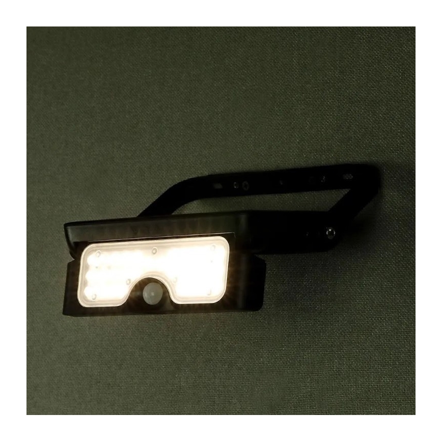 LED Solární reflektor se senzorem LED/5W/3,7V IP65 4000K 3000 mAh