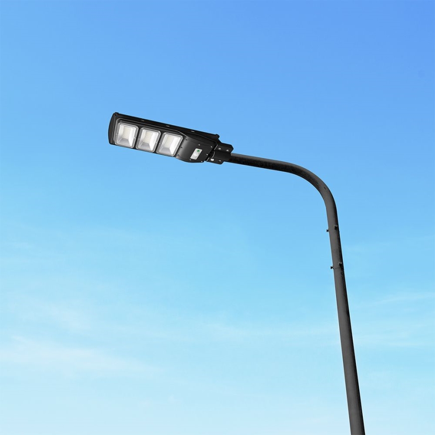 LED Stmívatelná solární pouliční lampa se senzorem pohybu a soumraku LED/12W/3,2V 6000K IP65 10000 mAh černá + dálkové ovládání