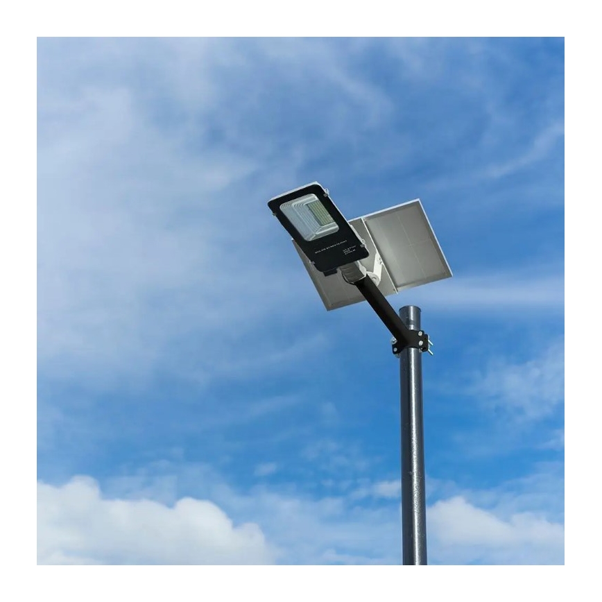 LED Stmívatelná solární pouliční lampa LED/50W/6,4V 4000K IP65 50000 mAh + dálkové ovládání