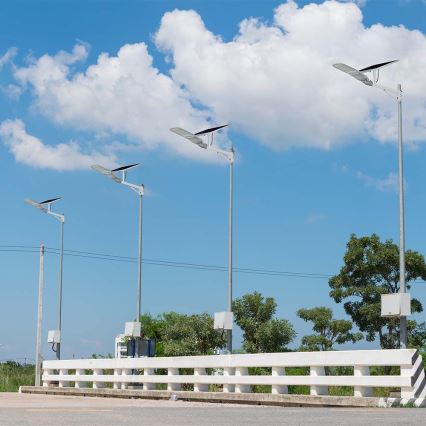 LED Stmívatelná solární pouliční lampa SAMSUNG CHIP LED/50W/6,4V 6000K IP65 30000 mAh + dálkové ovládání