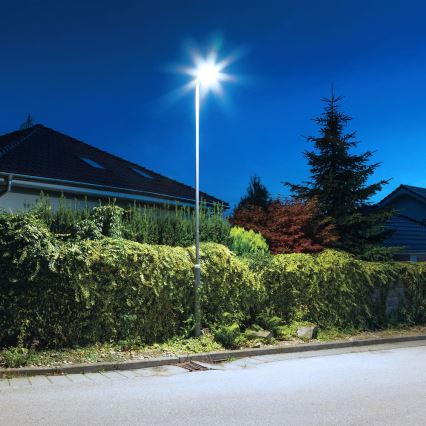 LED Stmívatelná solární pouliční lampa se senzorem KERS LED/300W/3,2V 6500K 8000 mAh IP65 šedá + dálkové ovládání