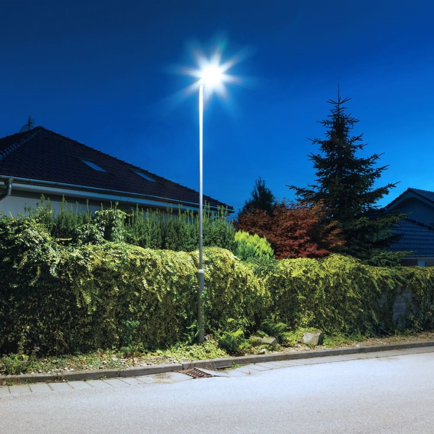 LED Stmívatelná solární pouliční lampa se senzorem KERS LED/300W/3,2V 6500K 8000 mAh IP65 šedá + dálkové ovládání